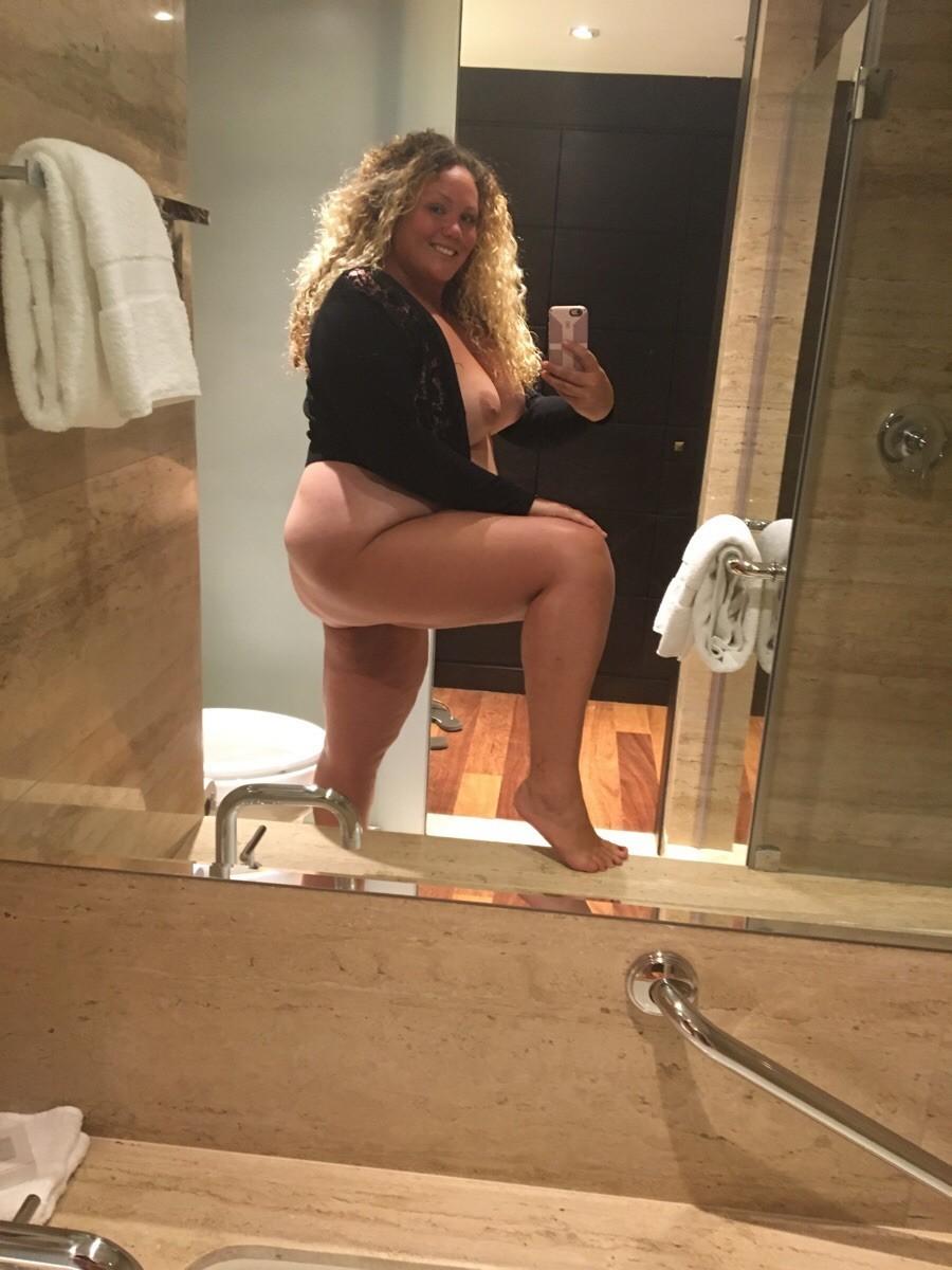 sexy nude feet selfie
