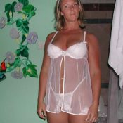 Amateur milf poses in her hot lingerie